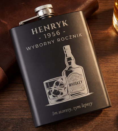 Piersiówka z grawerem dla mężczyzny - personalizowany prezent na urodziny
